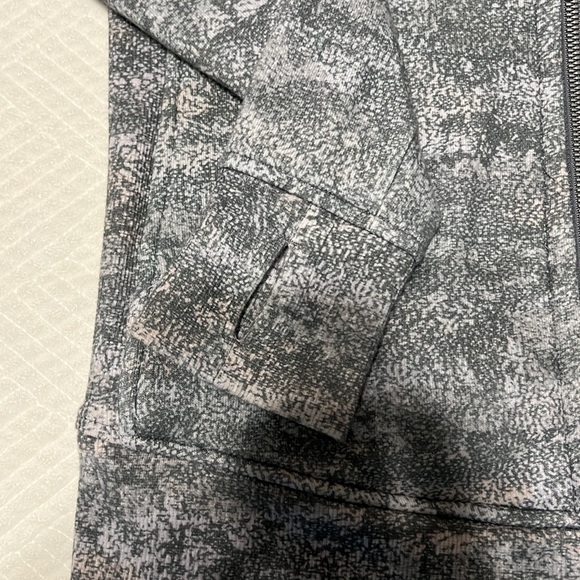 Light weight lulu lemon cotton zip up hoodie - Picture 5 of 5